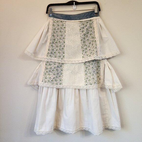 Unbranded Dresses & Skirts - Floral White Midi Skirt